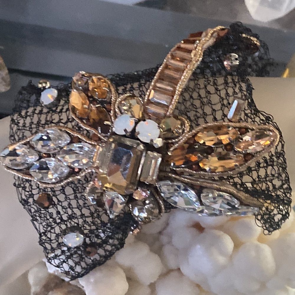 Large Rhinestone DRAGONFLY on PLASTIC WEB BRACELET, Magnets Closure